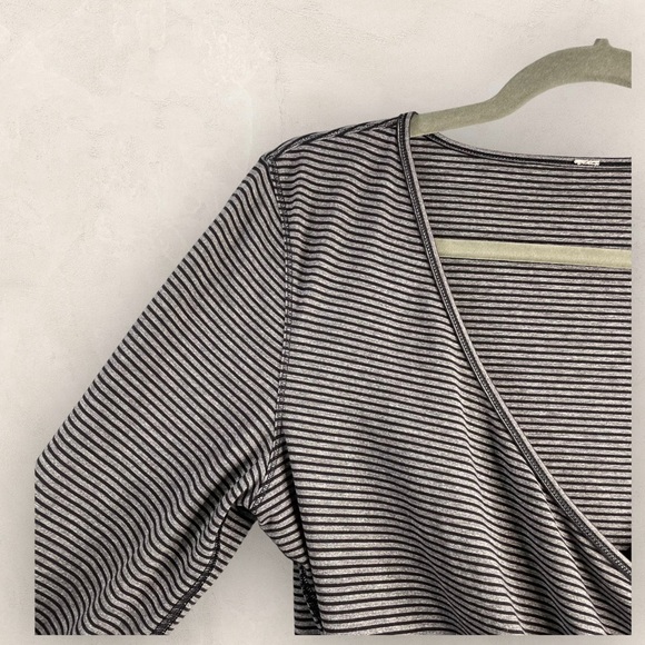 Lululemon Women’s Faux Wrap Athletic Top Size 4 0062 - Picture 3 of 6